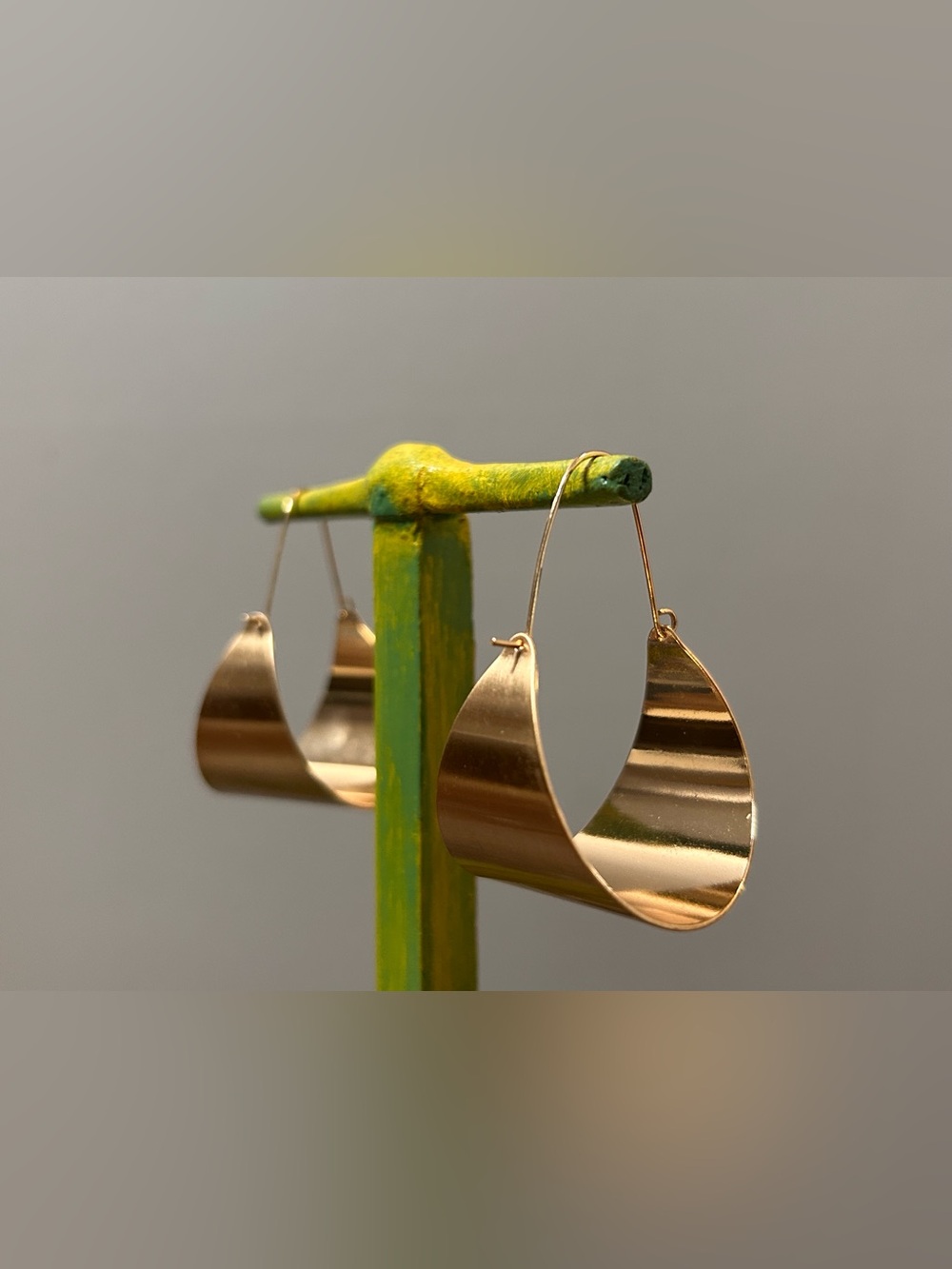 Wide C Drop Hoop Earrings Brass Gold Tone Chunky NWOT - Picture 2 of 6